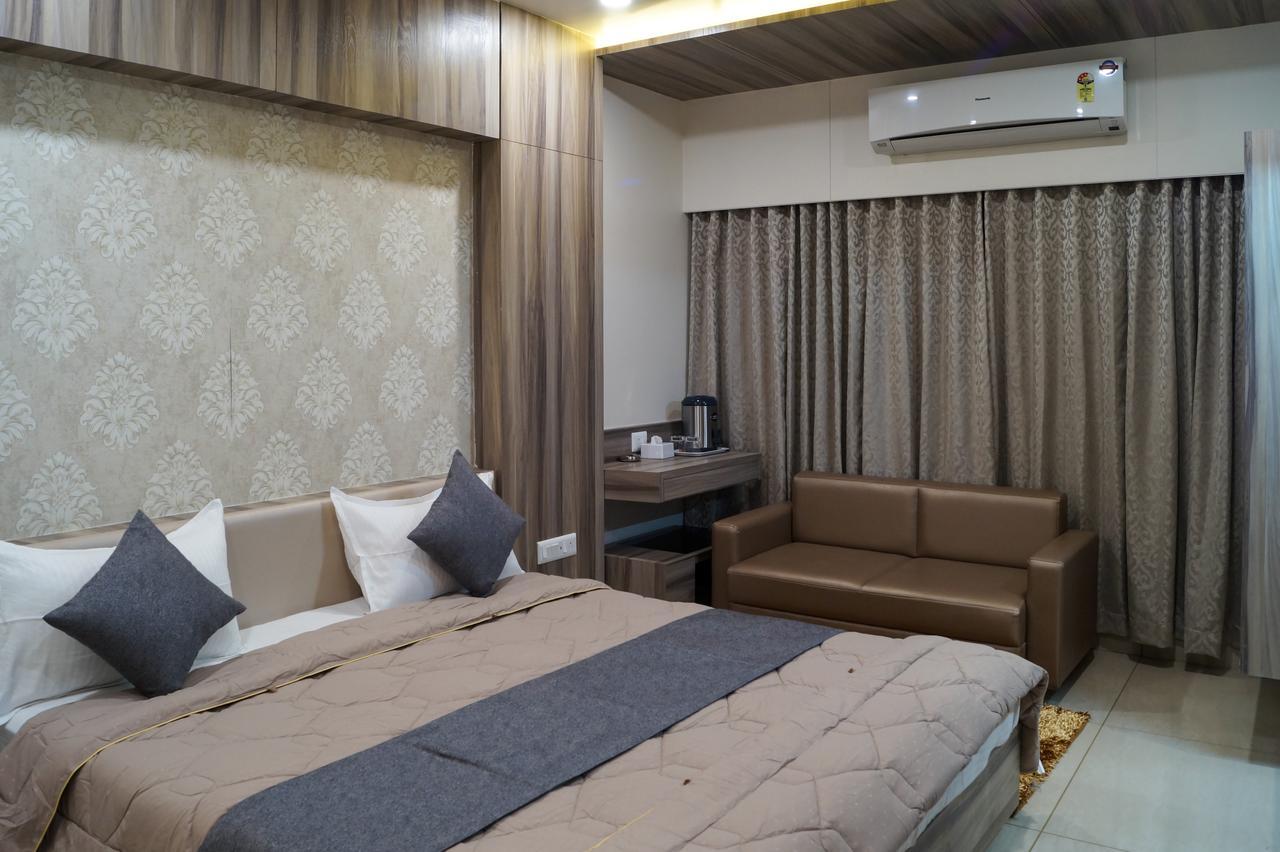 Hotel Midtown 巴罗达 外观 照片