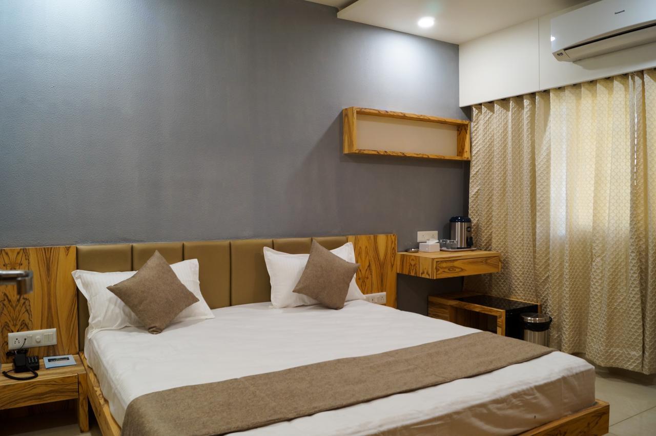 Hotel Midtown 巴罗达 外观 照片
