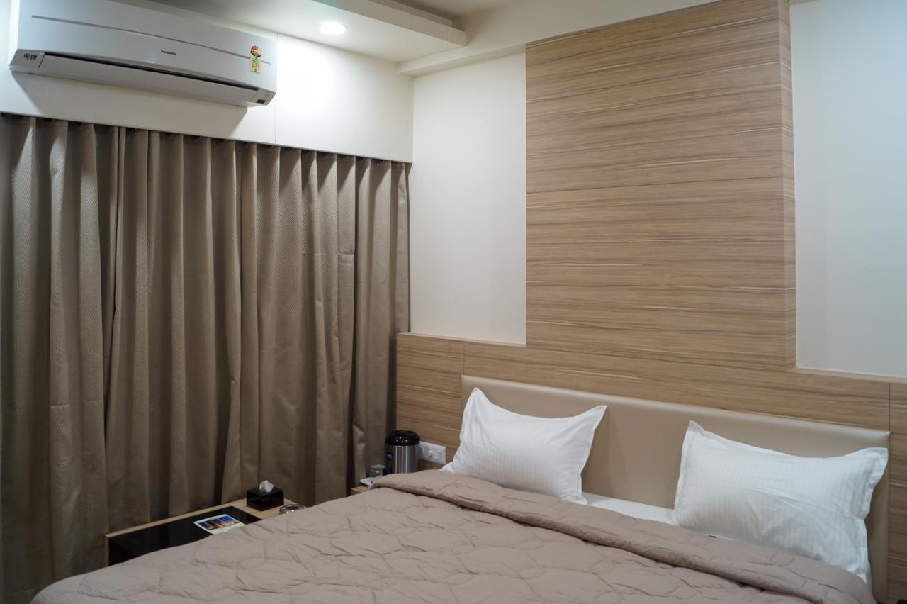 Hotel Midtown 巴罗达 外观 照片