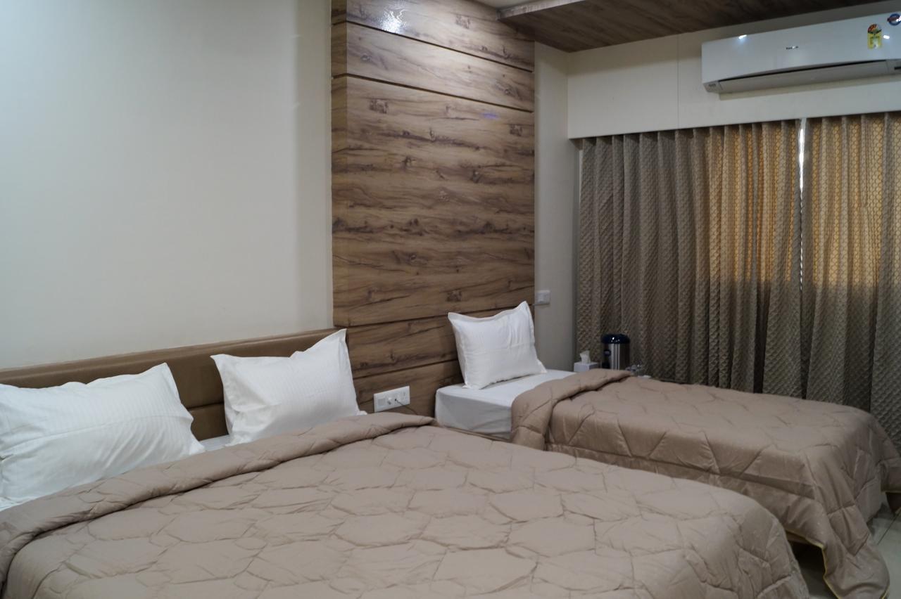 Hotel Midtown 巴罗达 外观 照片